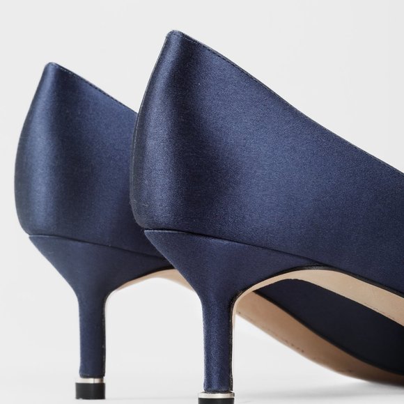 Manolo Blahnik Hangisi Blue Satin Jewel Pumps - Picture 9 of 11